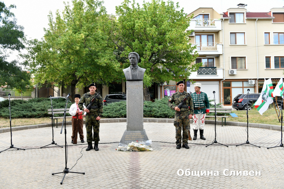Възпоменателната церемония в Сливен по случай 185 години от рождението на Васил Иванов Кунчев – Левски, събра на едноименния площад жители и гости на града....