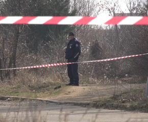 Стрелба в Сливен. 37-годишен мъж оцеля след 10 изстрела по автомобила му (ВИДЕО)