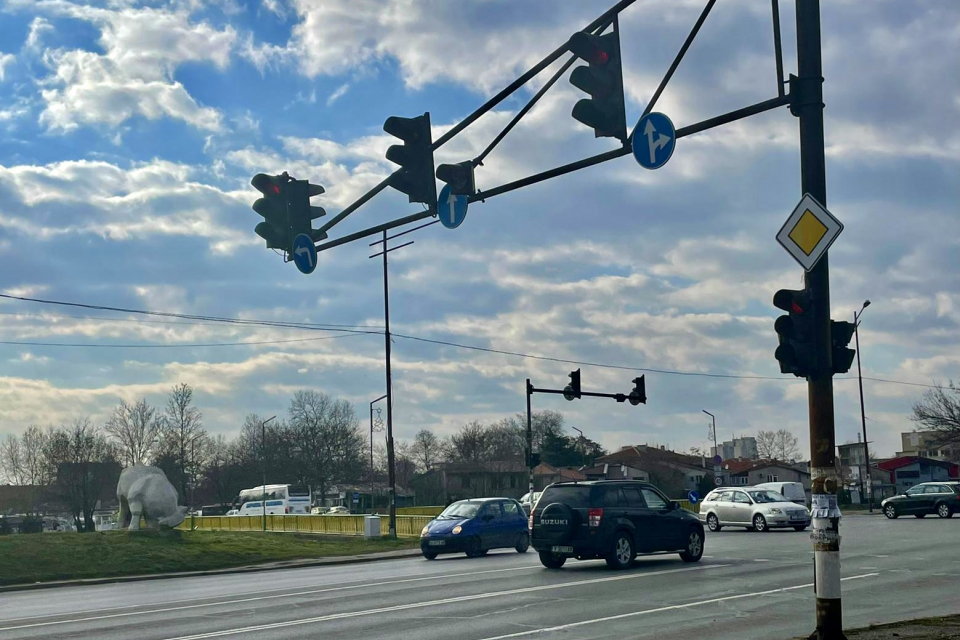 От 4 март, четвъртък, светофарите на кръстовището на „Биков мост“ в Ямбол ще бъдат изключени поради монтирането на нови светофарни секции и контролери.
Община...