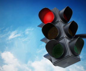 Светофарът на стъкленото кръстовище в Сливен не работи заради повреда