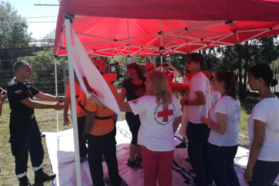 По предложение на Международната федерация на Червения кръст и Червения полумесец, вече 16 години всяка втора събота на месец септември се отбелязва Световният...