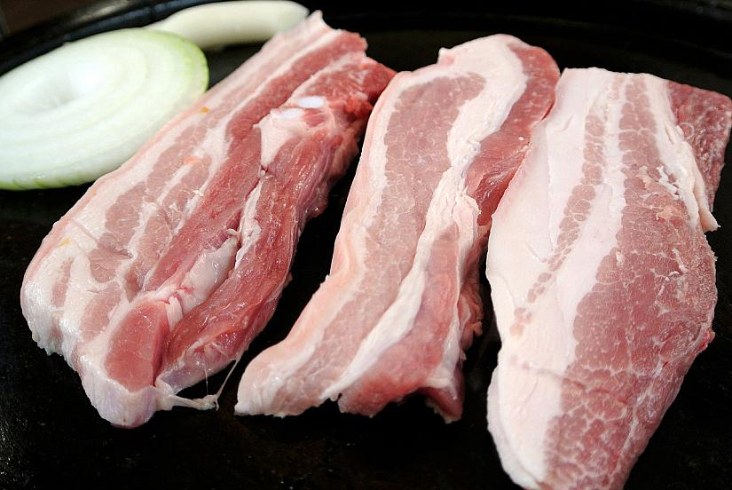 Свинското месо достигна рекордни цени през последните месеци. Килограмът вече струва почти 8-9 лева, и то на едро.
Само през септември цените са скочили...