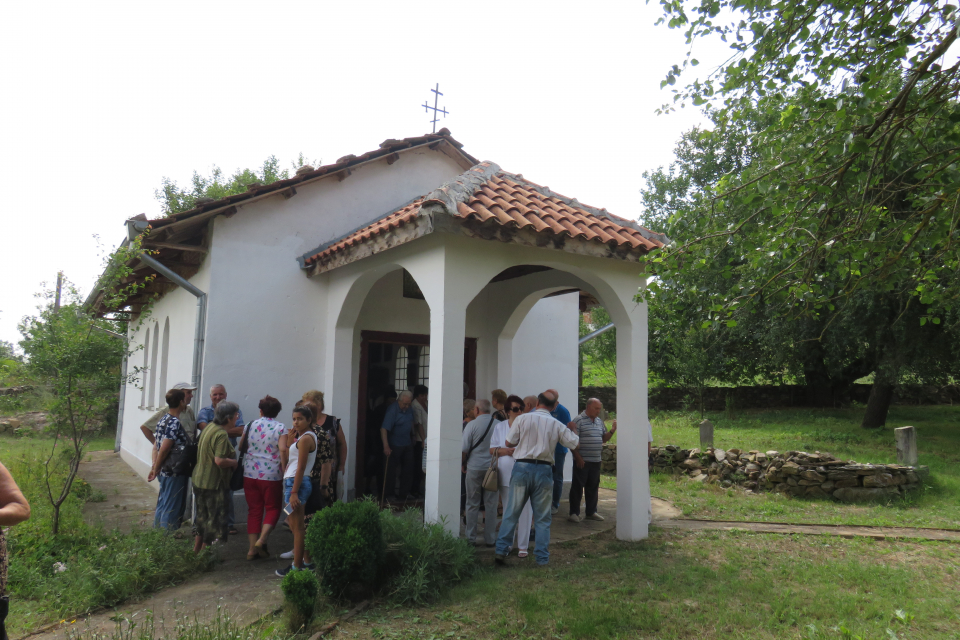 Събор има и в боляровското село Попово на днешния ден. А поводът е празникът на храма „Свети Георги“, който беше изцяло обновен през 2005 г. В 11.30 часа...