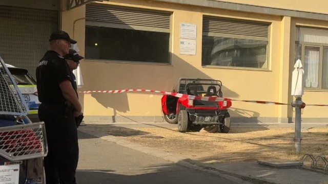 Окръжният съд в Бургас постанови най-тежката мярка "задържане под стража" спрямо 18-годишния Никола Бургазлиев, който на 14 август прегази петима души,...