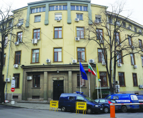 Съдът в Ямбол остави в ареста 19-годишния, който рани 5-годишно дете с пневматичен пистолет