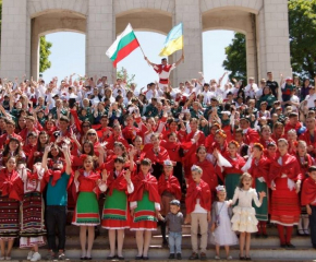 Сънародниците ни в Украйна с приветствие към всички българи