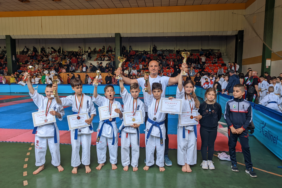 Състезателите от Спортен клуб „Киокушин“ - Ямбол се представиха достойно на Националното първенство по карате шинкиокушин за деца до 10, до 12 и до 14-години,...