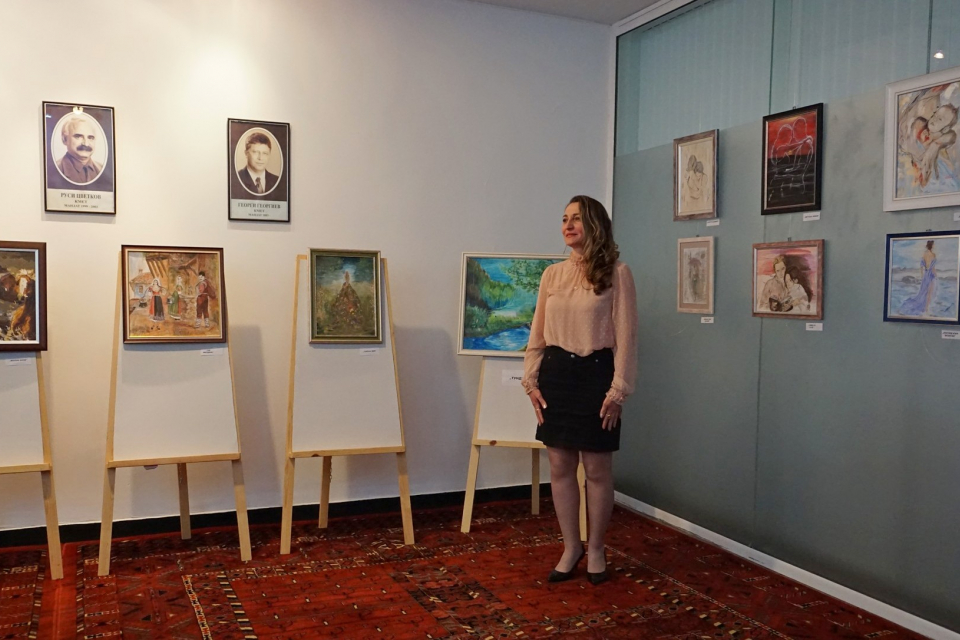 Изложба „Тунджанско утро“ откри в сградата на Община „Тунджа“ Таня Христакиева, директор на „Местни данъци и такси“. Това е втората й самостоятелна изложба,...