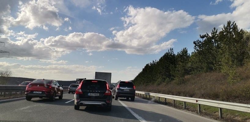 Четирикилометрова тапа се е образувала в района на 134 -я километър на магистрала "Тракия", съобщиха от областната дирекция на МВР в Пловдив. Причината...