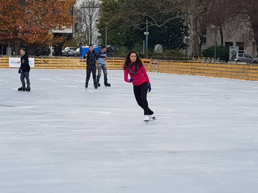 За поредна година Община Сливен ще осигури на жителите и гости на града мобилна ледена пързалка. Съоръжението е с размери 16 х 32 м и ще бъде монтирано...