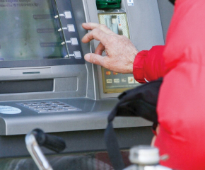 Теглим безплатно от банкомат до 10 пъти месечно от основна сметка