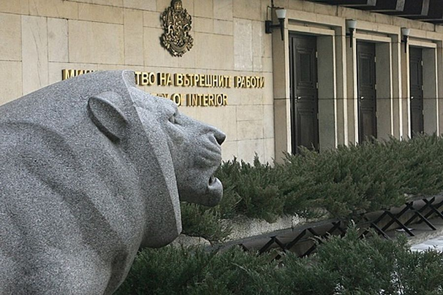 Временно е преустановено обслужването на граждани по направление „Български документи за самоличност", съобщи пресцентърът на МВР.
Причината е възникнал...