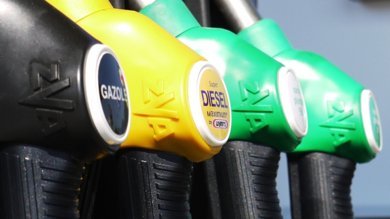 Цената на бензин А95 на основните столични бензиностанции достига от 3,35 до 3,43 лв. за литър, а на дизела — от 3,50 до 3,58 лв.За сравнение преди около...