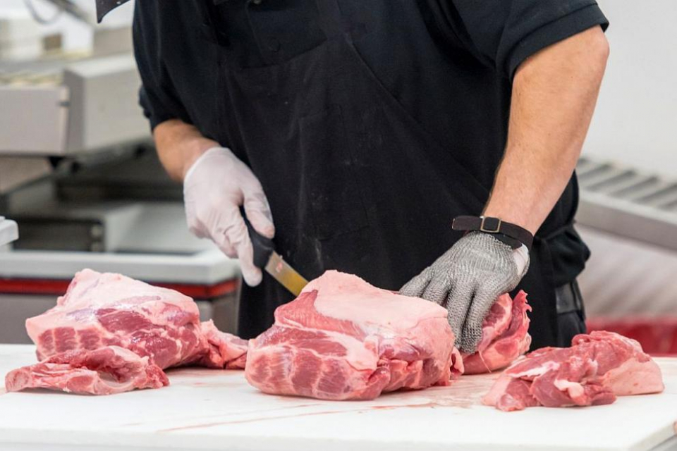 Три седмици преди Коледа, цените на свинското месо у нас продължават да се покачват, съобщават от Комисията по стоковите борси и тържищата.През този ноември,...
