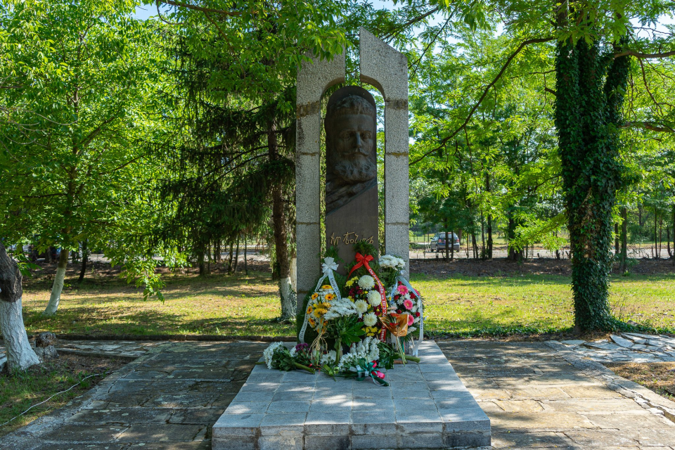 В Ямбол честването на 2 юни – Ден на Ботев и на загиналите за свободата и независимостта на България, ще започне в 10:00 ч. пред паметника на поета- революционер...
