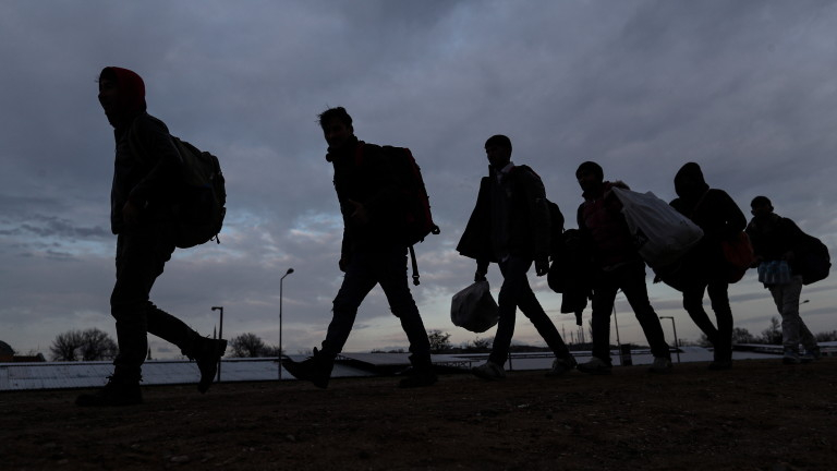 Турските власти по охраната на турскобългарската граница край Къркларели са осуетили опит на група от 156 мигранти да преминат нелегално към България.
Екипи...