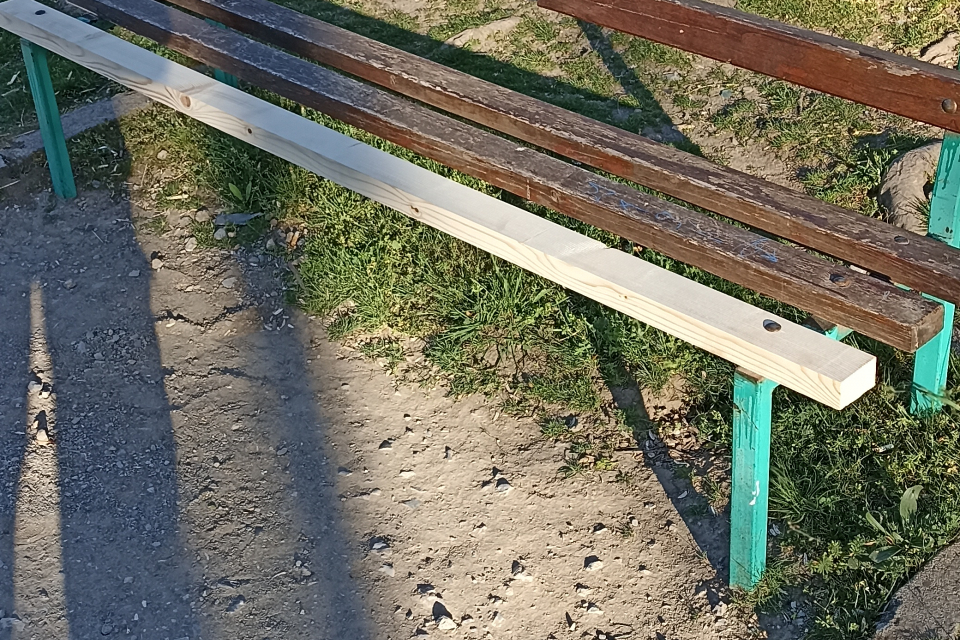 Собственик на един от атракционите до парк „Юнак“ е възстановил пейка, на която при маневра е нарушил целостта. Инцидентът е станал случайно, но собственикът...