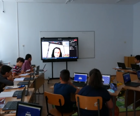 Ученици от Сливен и София с общ урок по иновативен метод (Видео)
