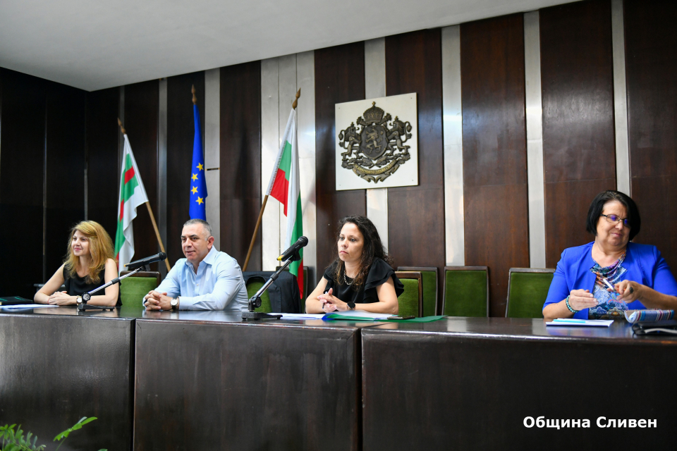 Консултативен съвет по въпросите на младежта ще работи в община Сливен. Той е колективен, постоянно действащ орган към Кмета, съгласно чл. 15 ал.6 от Закона...
