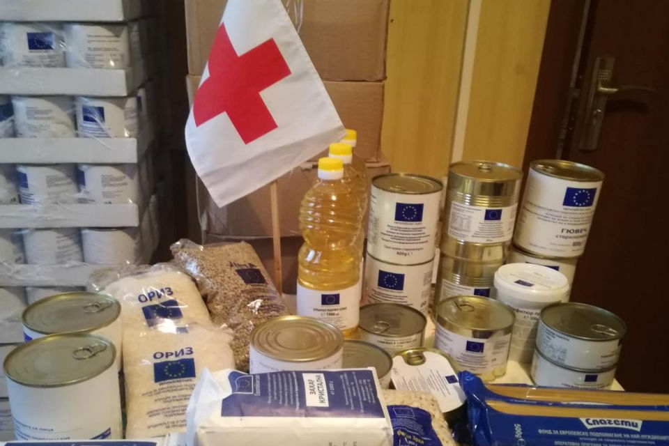 С четири дни се удължава раздаването на индивидуални пакети с хранителни продукти в община Сливен, съобщиха от областната организация на БЧК.
Раздаването...