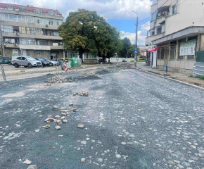 Улица „Атанас Кратунов“ ще бъде затворена за пренареждане на паважната настилка