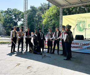 Уникалният ямболски буенек на събора в Копривщица