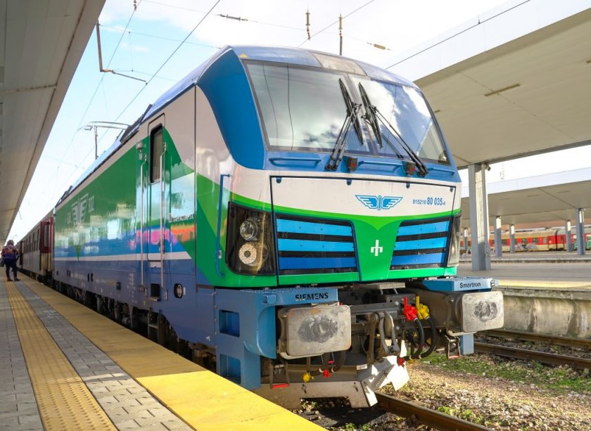 Заплатите на служителите на Българските държавни железници (БДЖ) и Национална компания "Железопътна инфраструктура" (НКЖИ) ще бъдат увеличени от 1 януари...