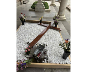 Вандали поругаха гроба на патриарх Неофит