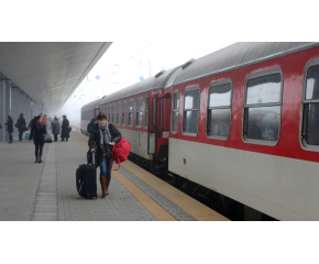 Влакови закъснения заради запалил се вагон от бързия влак от Варна за София