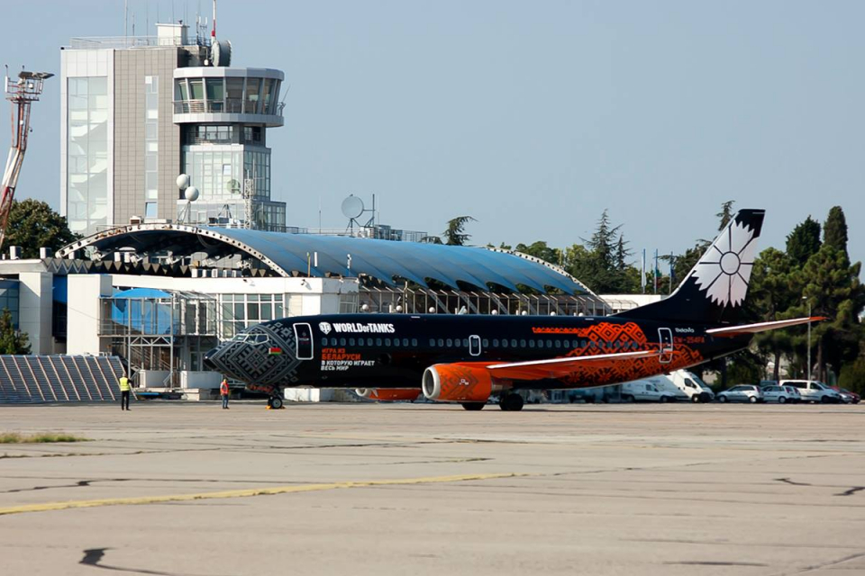 С воден салют ще бъдат посрещнати от ръководството на летище Бургас първите туристи по Южното Черноморие. Те ще пристигнат с редовен полет от Краков в...