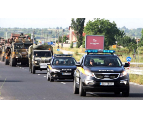 Военна техника по пътищата за началото на учения на 'Ново село" и "Корен"