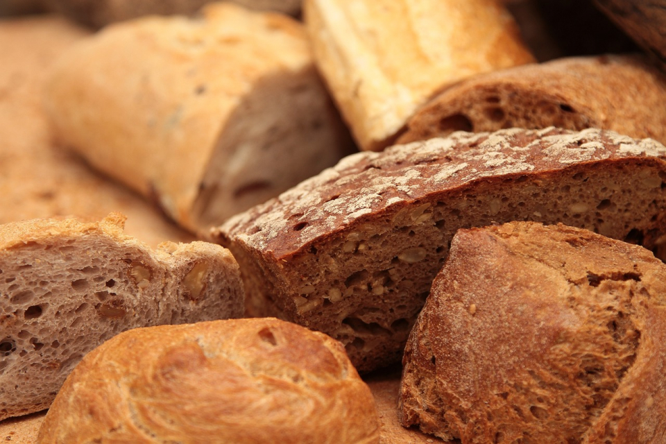 ДДС за хляба и брашното става 20% от 1 юли, решиха депутатите на извънредно заседание на парламента във вторник. Народните представители не приеха одобреното...