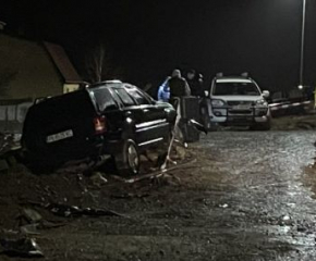 Все още се издирва шофьорът, който блъсна шест коли и автобус след гонка с полицията в Бургас