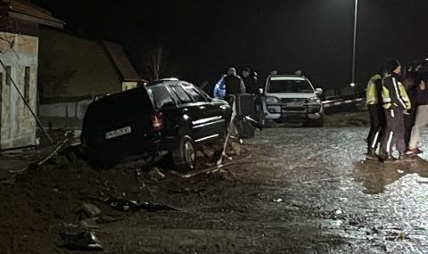 По последна информация все още се издирва шофьорът, който снощи предизвика гонка с полицията в Бургас.
Около 20:00 ч. снощи е получен сигнал за инцидент,...