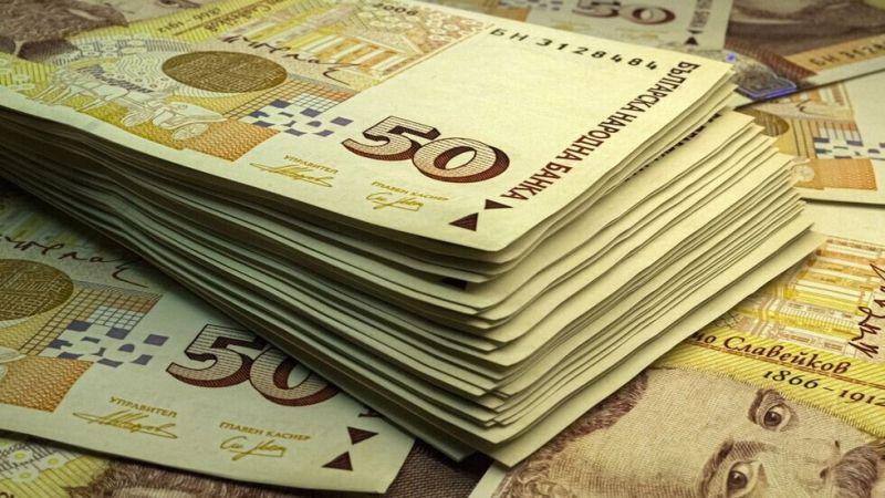 Всеки ден в страната има по още един човек, който може да се похвали, че има на депозит в банка над 1 млн. лв., показват данни на БНБ. Към края на месец...