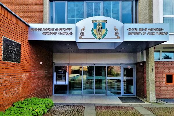 Великотърновският университет "Св. св. Кирил и Методий" въвежда изискването за зелен сертификат на студентите, за да премине към присъствено обучение за...
