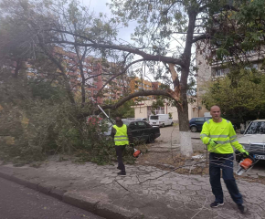 Вятърът в Сливен е на пориви, до 90 километра в час