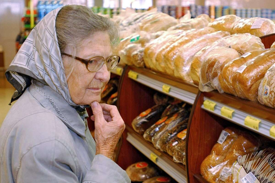 Възможно е да има увеличение на цената на хляба с 25%.Това прогнозира пред NOVA зам.-министърът на земеделието и храните Иван Христанов.
"Нашата работа...
