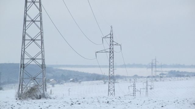 31 населени места в област Сливен са останали без ток заради силния вятър в нощта срещу 6 февруари.  От сутринта за отстраняване на авариите работят екипи...