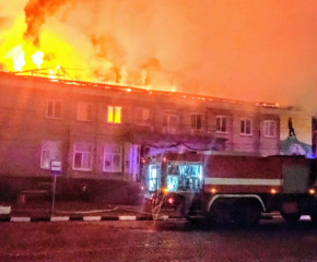 Възстановяват изгорелия покрив на читалището в Бояджик