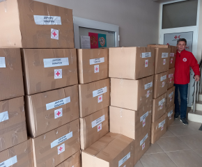 Ямбол изпраща над шейсет кашона с хуманитарна помощ за Турция и Сирия