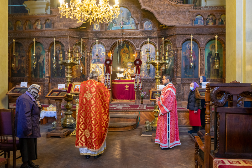 В утрото на големия християнски празник Въведение Богородично – 21 ноември, събота, в Ямбол се проведе благотворителната кампания под надслов „Подари топъл...