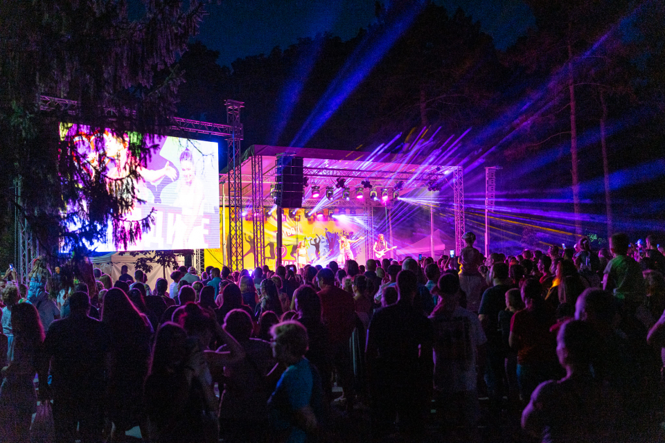 Градският парк в Ямбол се превърна в сцена на събитията, организирани по повод 12 август – Международния ден на младежта.
В 19:00 часа на централната...