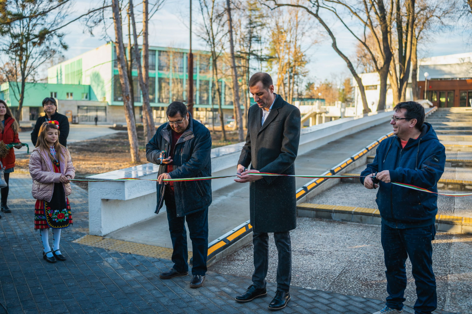 Обновената и модернизирана сграда на Младежкия културен център „Георги Братанов“ в Ямбол беше открита с официална церемония на 21 декември. Проектът „Ремонт...