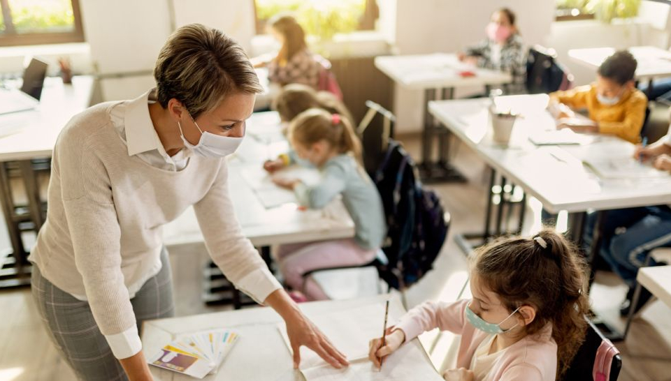 В Ямболска област около 40 процента от родителите на ученици в начален курс  са дали съгласие децата им да бъдат тествани, за да се възобнови присъственото...
