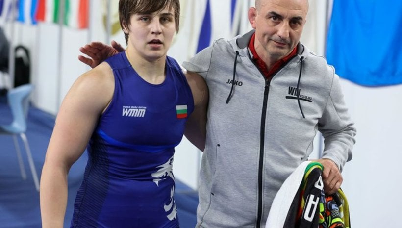 Юлияна Янева спечели сребърен медал в категория до 68 кг на Световното първенство по борба за жени, след като отстъпи с 2:4 на японката Ами Иши в Загреб....