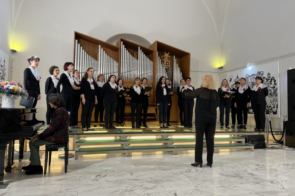За осма поредна година Ямбол се присъединява към националната инициатива на Българския хоров съюз „България пее“ чрез Народно читалище „Тракийска лира-2012“...
