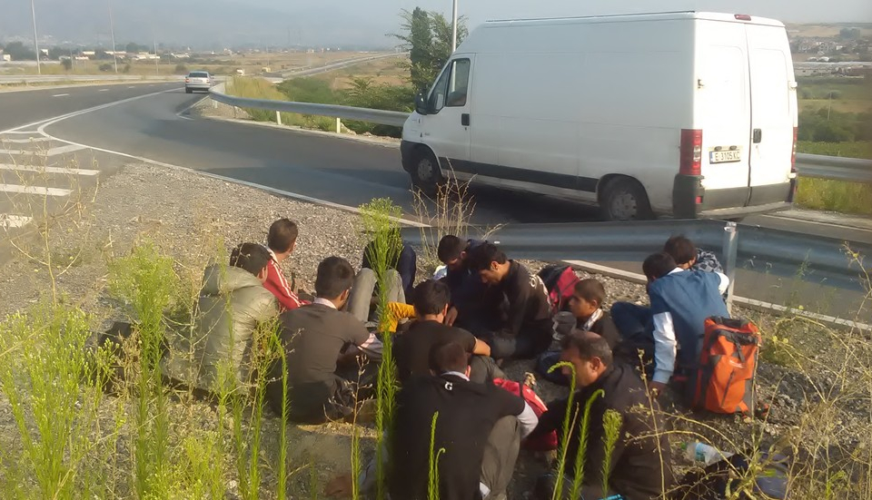 Заловиха група от 29 нелегални мигранти край карловското село Кърнаре. Те са на възраст между 18 и 25 години.
Чужденците са били задържани между селата...
