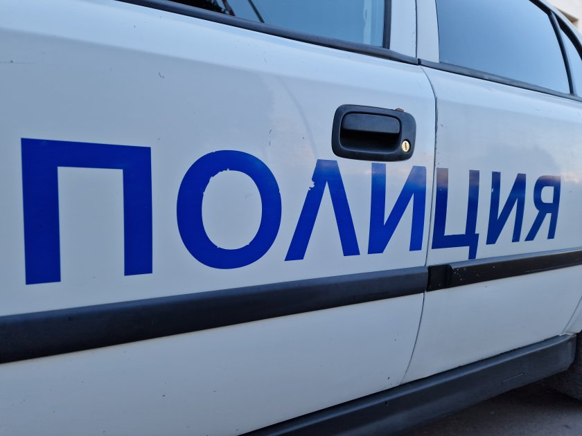 Притежание на наркотици са установили полицейски служители от РУ-Нова Загора при проверка на 35-годишен мъж от град Ямбол. Проверката е направена около...