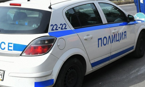 Заловени са извършителите, откраднали 2000 лева от частен дом в град Сливен. На 9 юни мъж на 35 години и 38-годишна жена, криминално проявени и осъждани,...